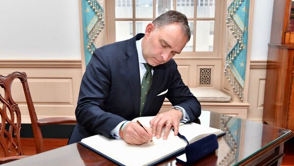 United Kingdom National Security Advisor Mark Sedwill signs Secretary Pompeo's guestbook before their meeting at the U.S. Department of State in Washington, D.C. on March 7, 2019 - Sputnik International