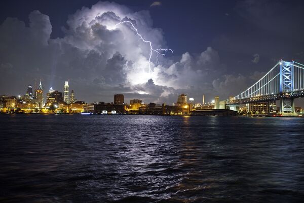 Lightning illuminates storm clouds over the Philadelphia skyline, 16 August 2016, seen from across the Delaware River in Camden NJ - Sputnik International
