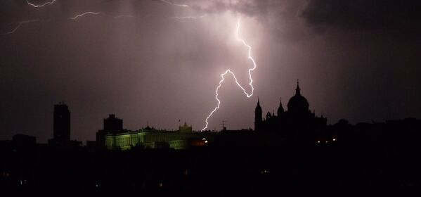 Lightning hits the sky above Madrid, Spain - Sputnik International