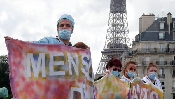 French health workers attend a protest in Paris as part of a nationwide day of actions to urge the government to improve wages and invest in public hospitals, in the wake of the coronavirus disease (COVID-19) crisis in France 16 June 2020 - Sputnik International