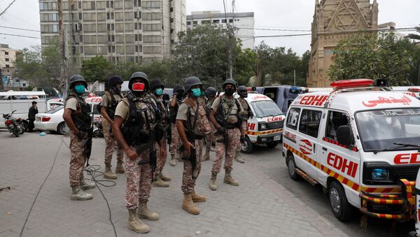 Paramilitary soldiers stand guard at the site of an attack at the Pakistan Stock Exchange in Karachi June 29, 2020 - Sputnik International