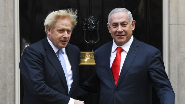 Britain's Prime Minister Boris Johnson greets Israeli Prime Minister Benjamin Netanyahu on the doorstep of 10 Downing Street, in London, Thursday, Sept. 5, 2019. - Sputnik International