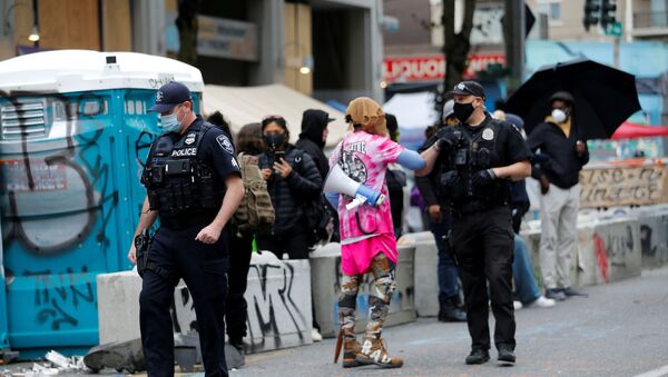 FILE PHOTO: Seattle Police officers leave the scene of a fatal shooting without incident in the CHOP (Capitol Hill Organized Protest) area as people occupy space in the aftermath of the death in Minneapolis police custody of George Floyd, in Seattle, Washington, U.S. June 29, 2020 - Sputnik International