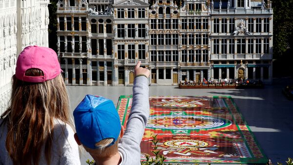 FILE PHOTO: Children look at a replica of Brussels' Grand Place during the reopening of the 'mini-Europe' theme park as Belgium began easing lockdown restrictions amid the coronavirus disease (COVID-19) outbreak, in Brussels, Belgium, May 18, 2020 - Sputnik International