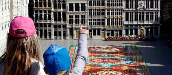FILE PHOTO: Children look at a replica of Brussels' Grand Place during the reopening of the 'mini-Europe' theme park as Belgium began easing lockdown restrictions amid the coronavirus disease (COVID-19) outbreak, in Brussels, Belgium, May 18, 2020 - Sputnik International