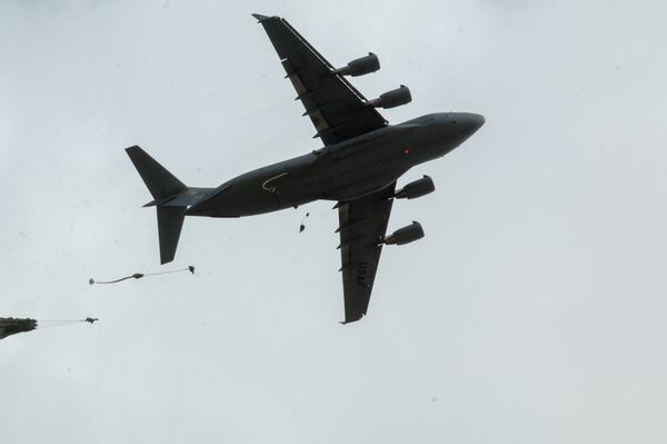 Photos: Hundreds of US Paratroopers Stage Mock ‘Raid’ on Guam While Aircraft Carriers Drill Nearby Photos: Hundreds of US Paratroopers Stage Mock ‘Raid’ on Guam While Aircraft Carriers Drill Nearby - Sputnik International