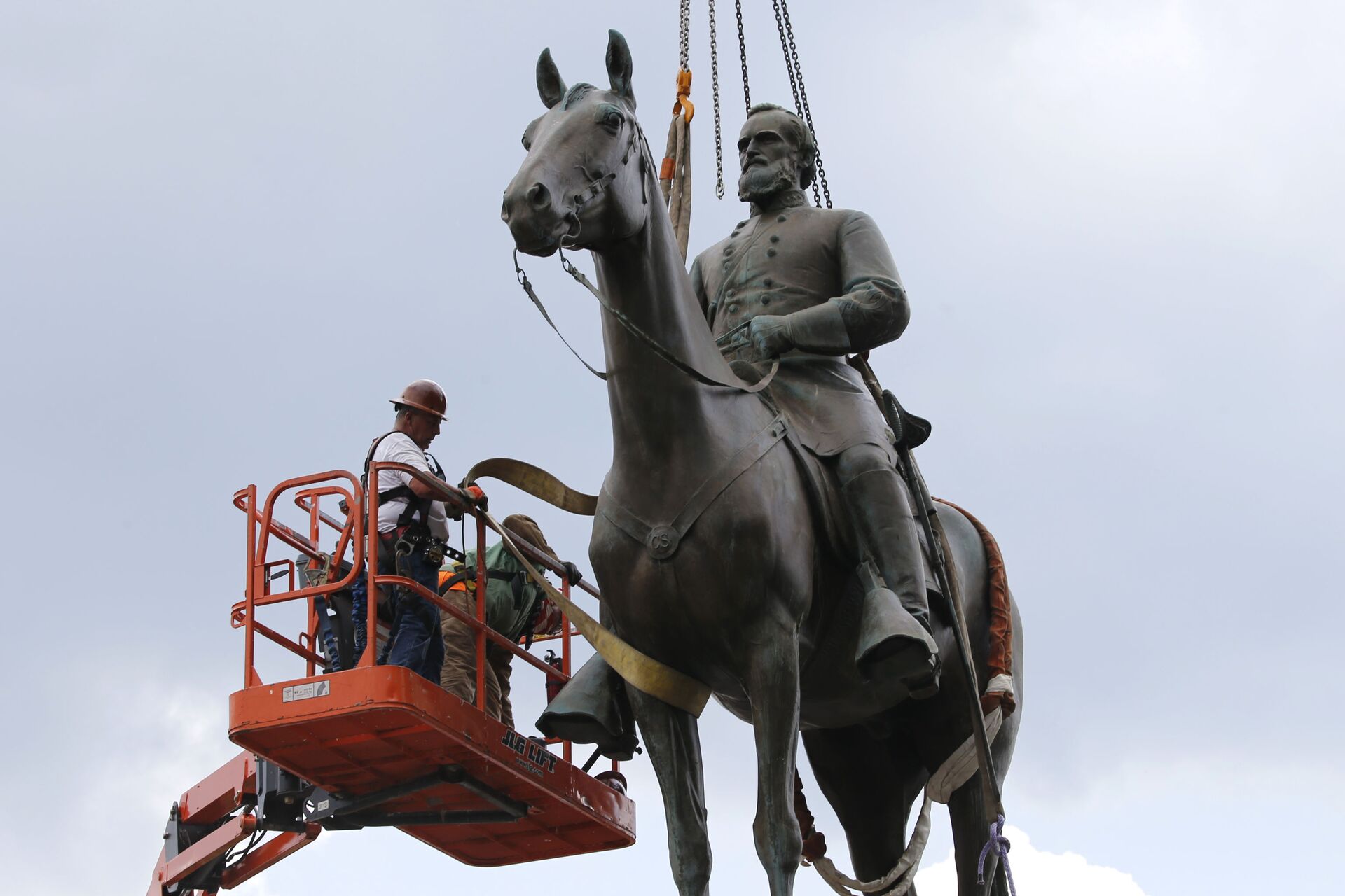 Virginia Supreme Court Rules Charlottesville Can Remove Statues of Two Confederate Generals - Sputnik International, 1920, 01.04.2021