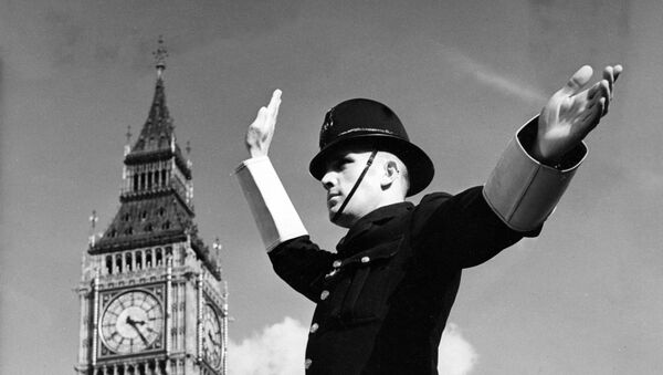 Undated picture showing a Metropolitan Police Constable on traffic duty in parliament at London - Sputnik International