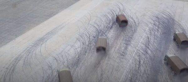 Chinese soldiers sharpen driving skills Chinese soldiers sharpen driving skills - Sputnik International