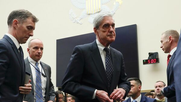 Former Special Counsel Robert Mueller walks during a break in testimony before a House Judiciary Committee hearing on the Office of Special Counsel's investigation into Russian Interference in the 2016 Presidential Election on Capitol Hill in Washington, U.S., July 24, 2019 - Sputnik International