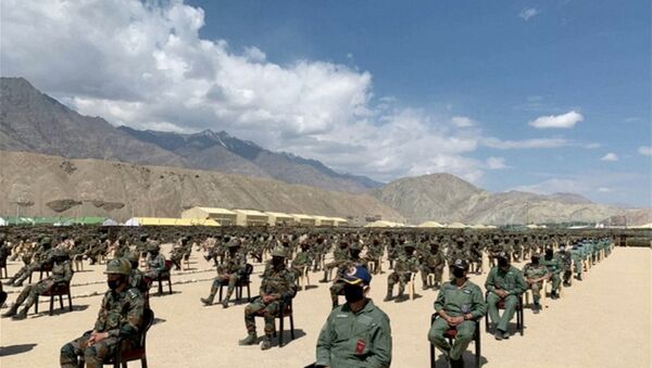 Soldiers await a visit by India's Prime Minister Narendra Modi in the Indian Himalayan desert region of Ladakh, 3 July 2020, in this still image taken from a video. - Sputnik International
