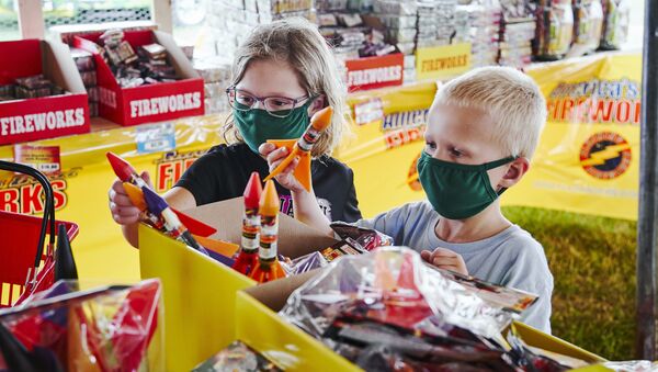 Children buying fireworks in the run up to 4th of July - Sputnik International