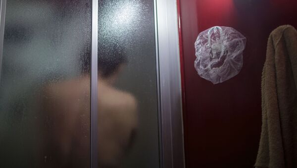 Doctor Giovanni Passeri takes a shower after coming back from a night shift in the COVID-19 section of the Maggiore Hospital in Parma, northern Italy Thursday, April 9, 2020. - Sputnik International