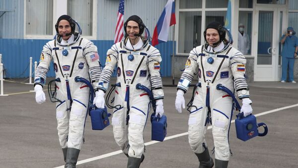 In this handout photo released by Roscosmos Space Agency Press Service U.S. astronaut Chris Cassidy, left, Russian cosmonauts Anatoly Ivanishin, centre, and Ivan Vagner, members of the main crew of the expedition to the International Space Station (ISS), walk prior the launch of Soyuz MS-16 space ship at the Russian leased Baikonur cosmodrome, Kazakhstan, Thursday, April 9, 2020.  - Sputnik International