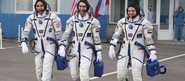 In this handout photo released by Roscosmos Space Agency Press Service U.S. astronaut Chris Cassidy, left, Russian cosmonauts Anatoly Ivanishin, centre, and Ivan Vagner, members of the main crew of the expedition to the International Space Station (ISS), walk prior the launch of Soyuz MS-16 space ship at the Russian leased Baikonur cosmodrome, Kazakhstan, Thursday, April 9, 2020.  - Sputnik International