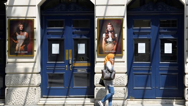  A woman wearing a protective face mask walks past a closed theatre following the spread of the coronavirus disease (COVID-19) in London, Britain June 23, 2020 - Sputnik International