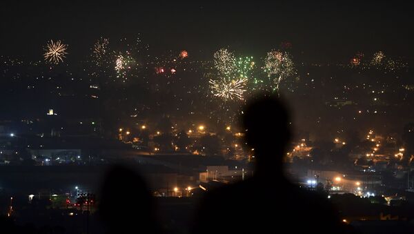 People watch fireworks burst over Los Angeles, California on July 4, 2020 during celebrations for the Fourth of July holiday, amid the coronavirus pandemic. - Sputnik International