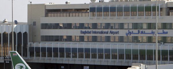 In this Dec. 28, 2005 file photo, an Iraqi Airways plane sits on the tarmac at Baghdad International Airport. European and Dubai-based airlines have begun rerouting flights over Iraqi airspace as a security precaution, though Iraq says its skies are safe - Sputnik International