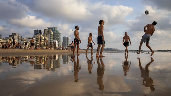 People play footvolley at the beach in Tel Aviv, Israel, Sunday, July 5, 2020 - Sputnik International