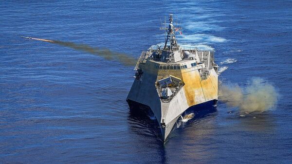 USS Gabrielle Giffords (LCS-10) launches a Naval Strike Missile - Sputnik International