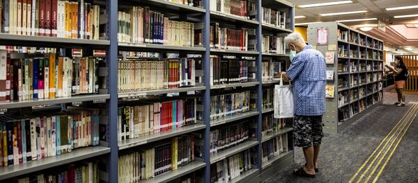 A man looks at books in a public library in Hong Kong on July 4, 2020. - Sputnik International
