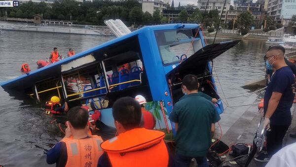 A bus fell into a lake at the Hongshan reservoir in the city of Anshun in southwest China's Guizhou Province - Sputnik International