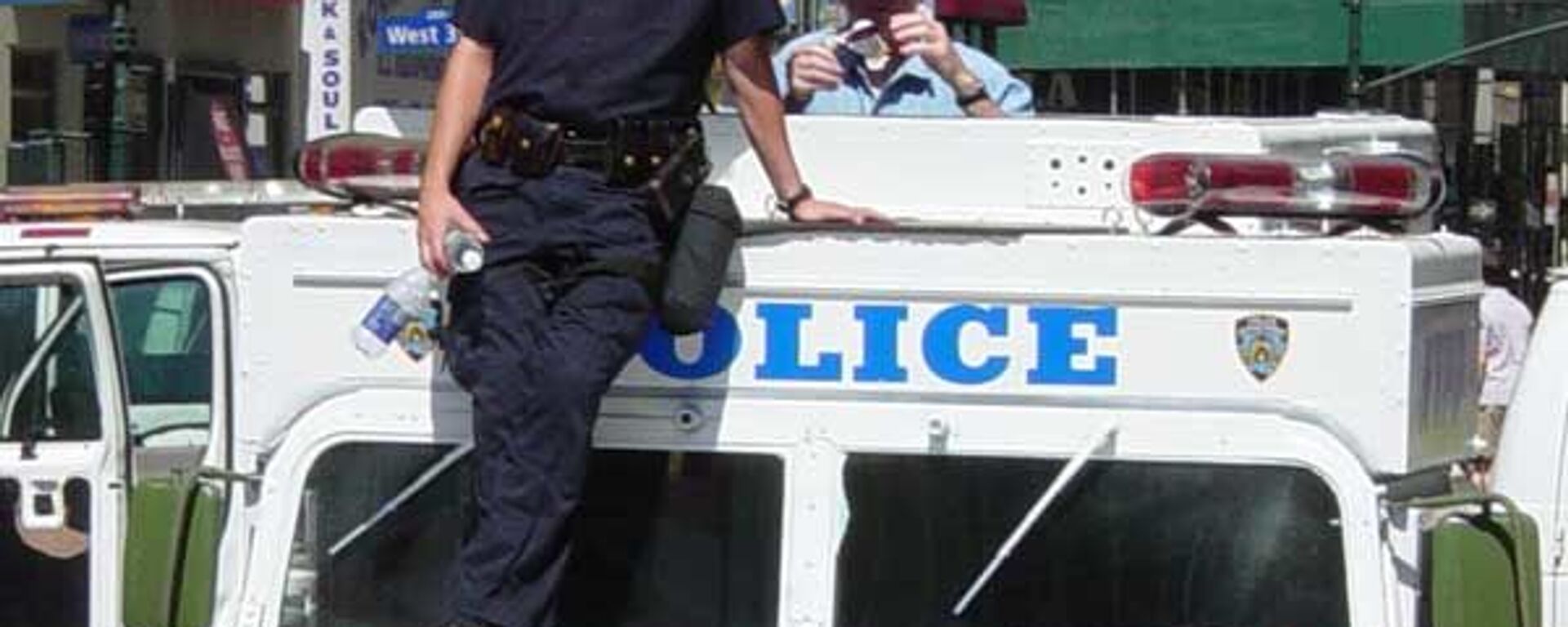 Long Range Acoustic device (LRAD) mounted on New York Police Department (NYPD) vehicle, Republican National Convention, New York City, 2004. - Sputnik International, 1920, 20.06.2022