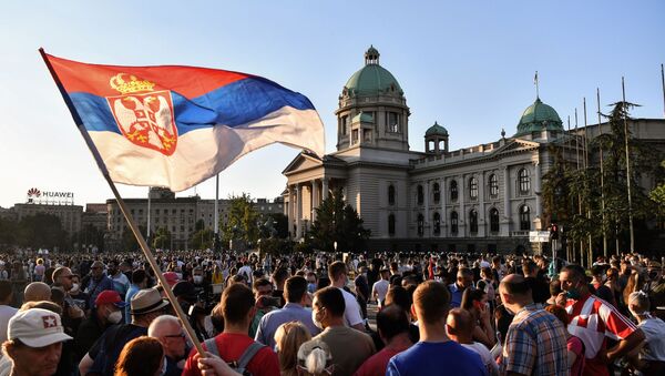 Protesters gather outside Serbia's National Assembly building in Belgrade on July 8, 2020 against a weekend curfew announced to combat a resurgence of COVID-19 infections  - Sputnik International