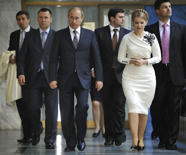 Премьер-министр РФ В.Путин и премьер-министр Украины Ю.Тимошенко перед началом подписания российско-украинских документов - Sputnik International