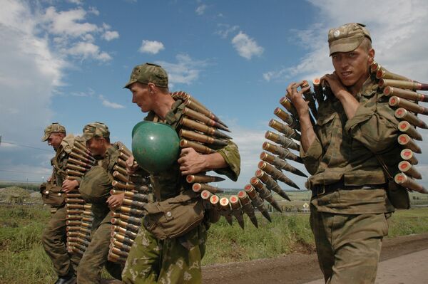 Russia demonstrates military machismo in West 2009 war games - Sputnik International