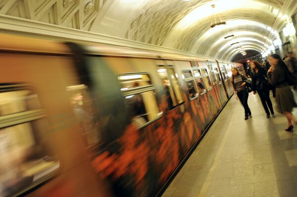 Beijing subway to introduce 'female carriages' - Sputnik International