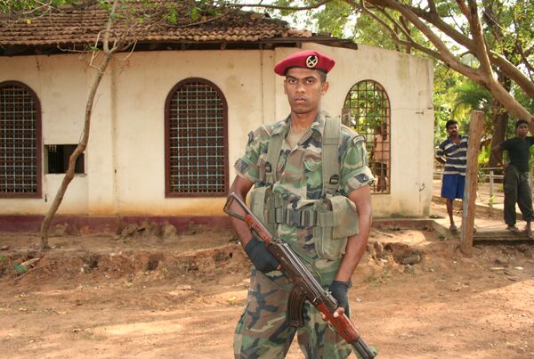  Sri Lanka says civilians evacuated from war zone, rebels trapped  - Sputnik International