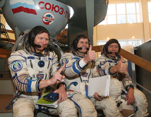 ISS crew starts drinking water purified from urine - Sputnik International