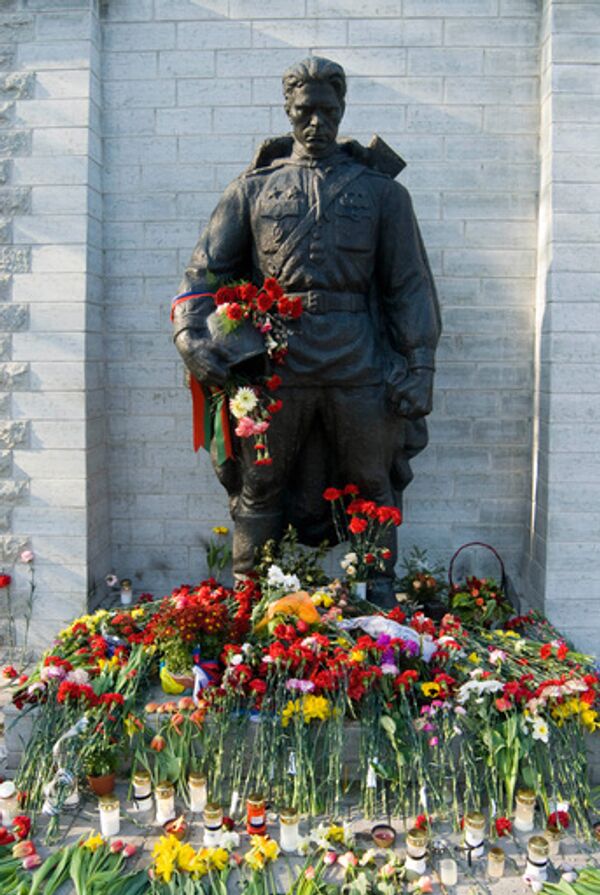 Russia urges Estonia to probe vandalism of Soviet war memorial - Sputnik International
