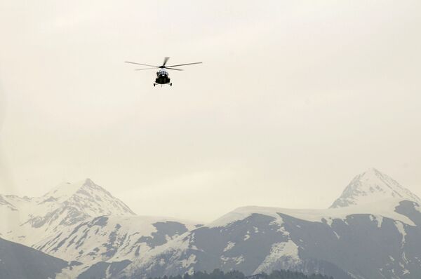 Helicopter in mountains - Sputnik International