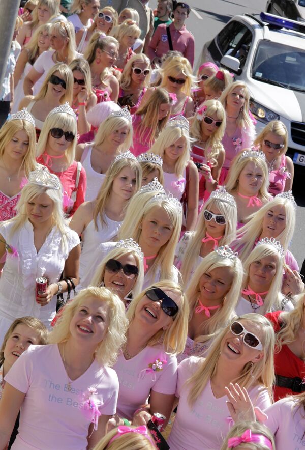 Blonde girls parade in Riga - Sputnik International