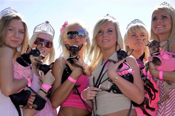 Blonde girls parade in Riga - Sputnik International