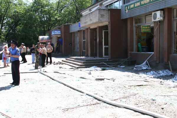 Explosion at a branch of state savings bank Oshchadbank in Melitopol in Ukraine's Zaporyzhye Region - Sputnik International