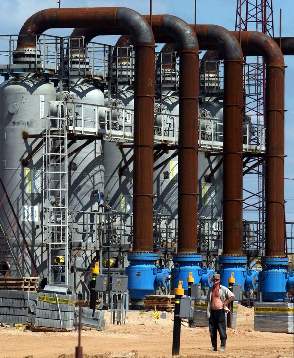 Iran proposes buying all Azeri gas produced at Caspian field  - Sputnik International