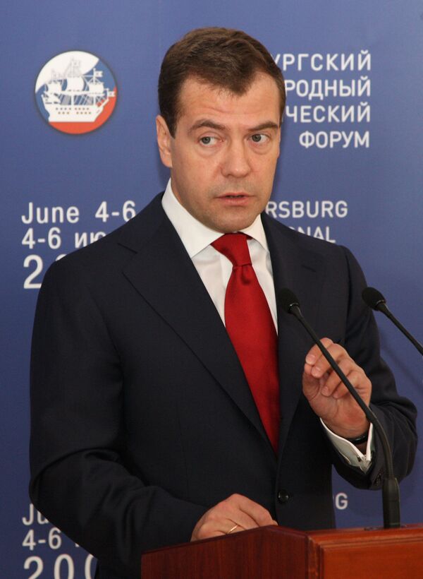 Russian President Dmitry Medvedev meets with international business leaders and bankers - Sputnik International