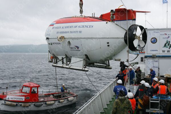 Two mini-submarines  research Lake Baikal - Sputnik International