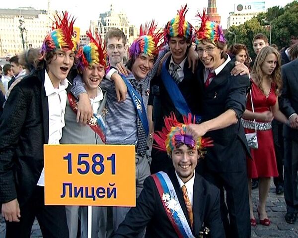 High school graduation hits Red Square for first time - Sputnik International