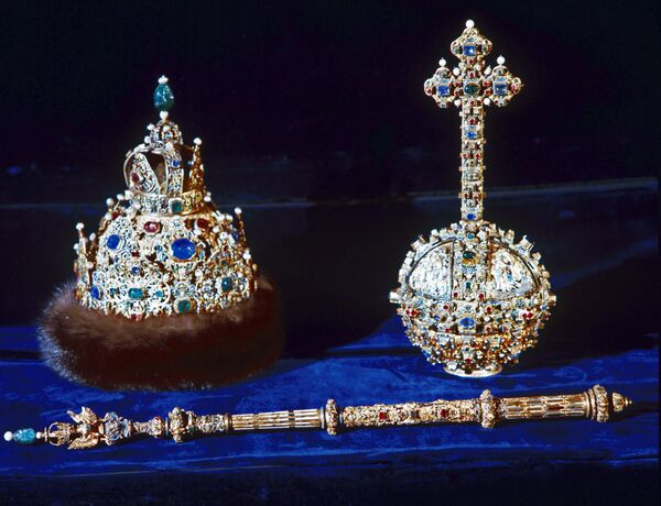 The Hat of Vladimir Monomakh, scepter and orb on display at the Moscow Kremlin's Armory - Sputnik International