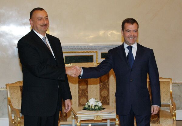 Russian President Dmitry Medvedev and Azeri President Ilkham Aliyev meet in St.Petersburg - Sputnik International