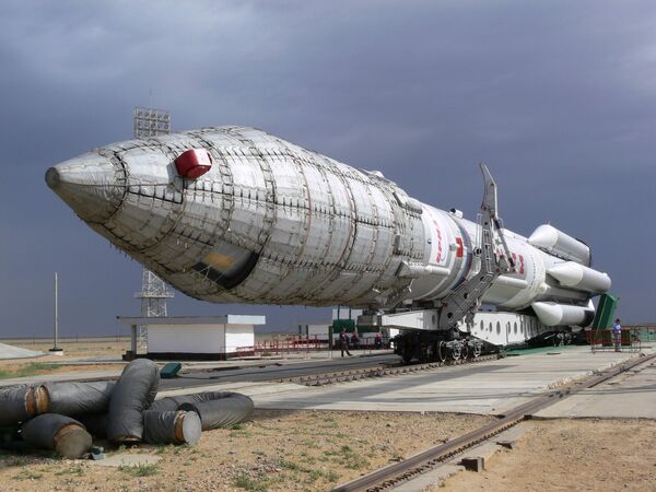 Arrangements to launch Russia's Proton carrier rocket with Sirius FM5 satellite on board - Sputnik International