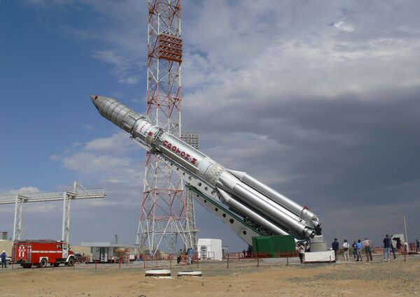 Arrangements to launch Russia's Proton carrier rocket with EchoStar 15 telecoms satellite on board - Sputnik International