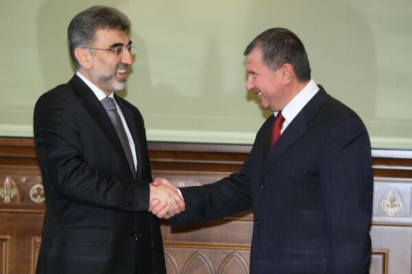 Russian Deputy Prime Minister Igor Sechin meeting with Turkish Energy and Natural Resources Minister Taner Yildiz - Sputnik International