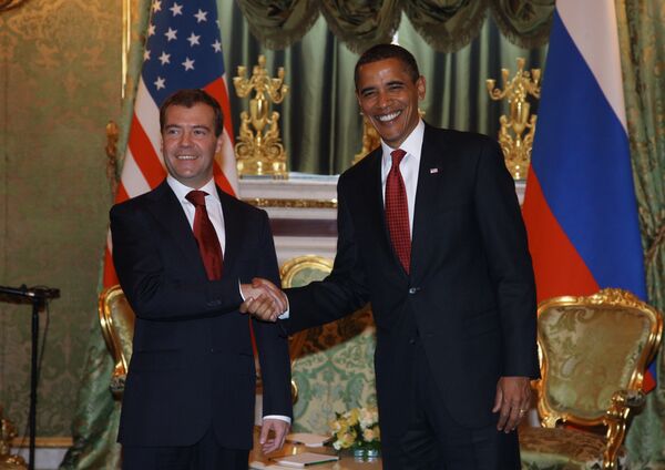 Medvedev, Obama sign deal to cut nuclear arsenals  - Sputnik International