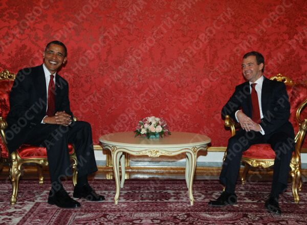 A brief meeting between Russian President Dmitry Medvedev and U.S. President Barack Obama - Sputnik International