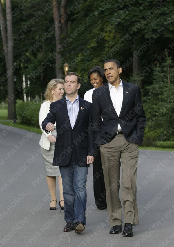 U.S. President Barack Obama, his wife, Michelle, President Dmitry Medvedev and his wife, Svetlana, at Gorki residence - Sputnik International